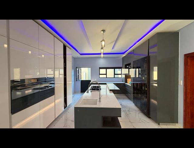 6 BEDROOM HOUSE FOR SALE IN COPPERLEAF ESTATE